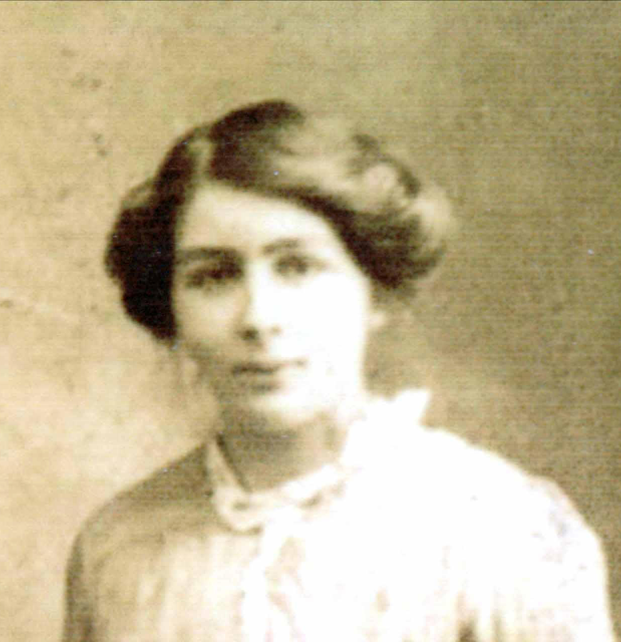 Photo of photos/Grace Rainbow b1891 portrait_crop
